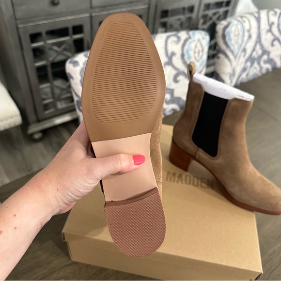 NWT Steve Madden Rhiannon Chelsea Boot Women’s Size 6 Cognac Brown Suede - Picture 9 of 12